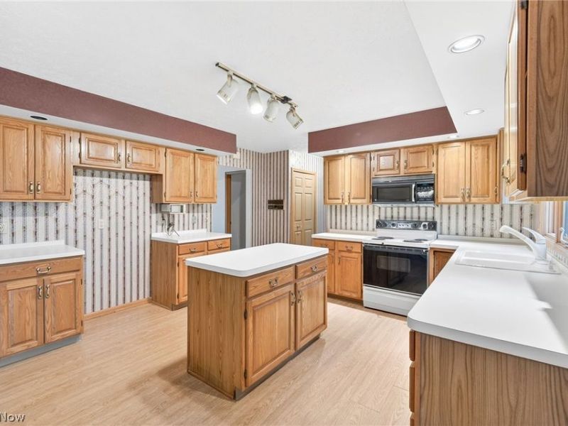 5532 Quail Run , North Olmsted, OH 44070 Photo 9