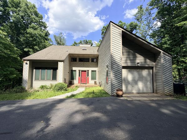1051 Windfield LN , Wirtz, VA 24184