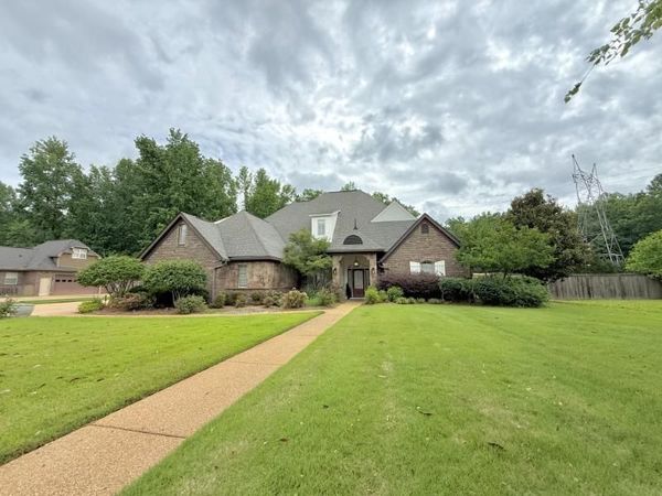 171 Poplar Springs Dr., Tupelo, MS 38804