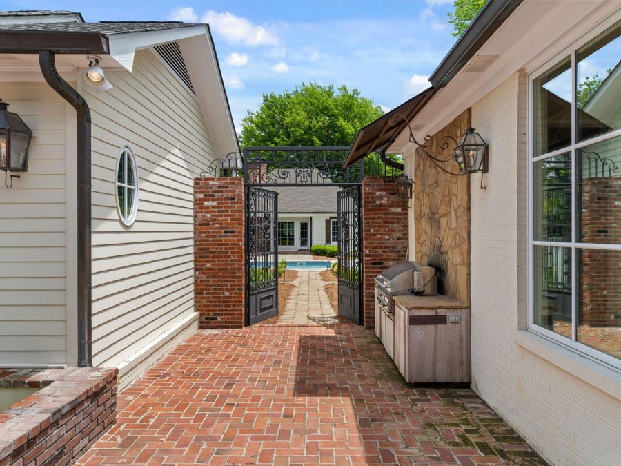 Property Image 100