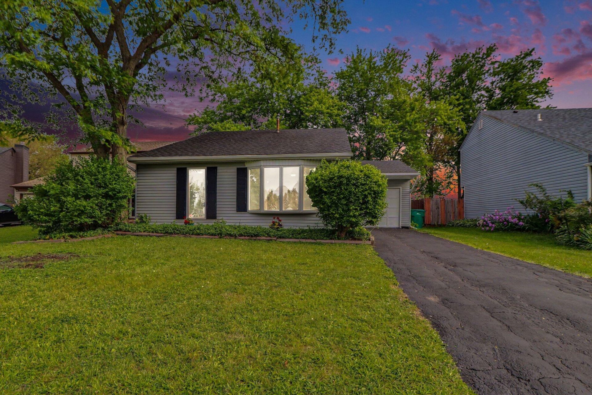 1140 W 59th Place, Merrillville, IN 46410 Main Photo
