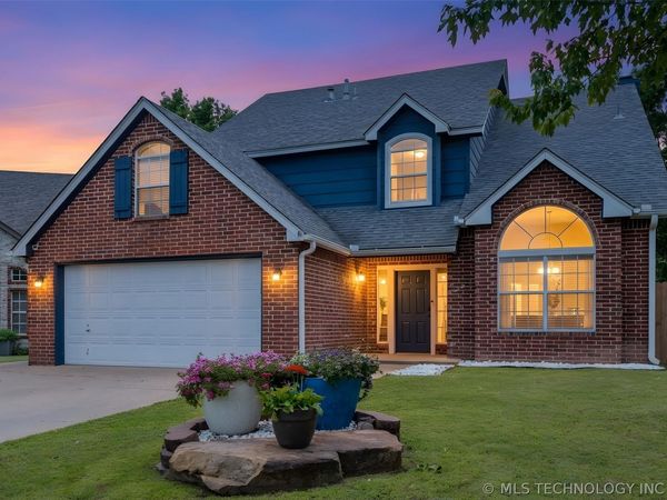 8802 N 136th East Avenue , Owasso, OK 74055