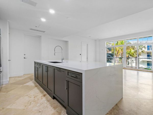 178 Lake Drive, Unit 4202, Palm Beach Shores, FL 33404