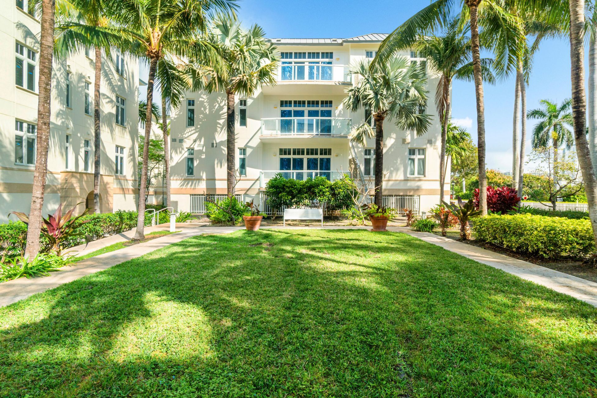 178 Lake Drive, Unit 4202, Palm Beach Shores, FL 33404 Photo
