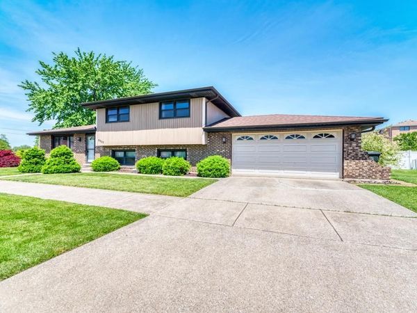 8207 S 82nd Avenue , Justice, IL 60458