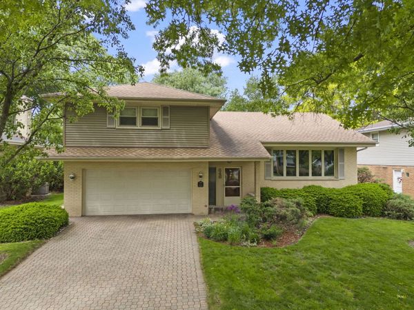 848 S Hillcrest Avenue , Elmhurst, IL 60126