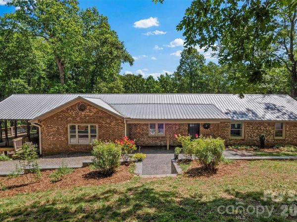 142 Pioneer Road , Harmony, NC 28634