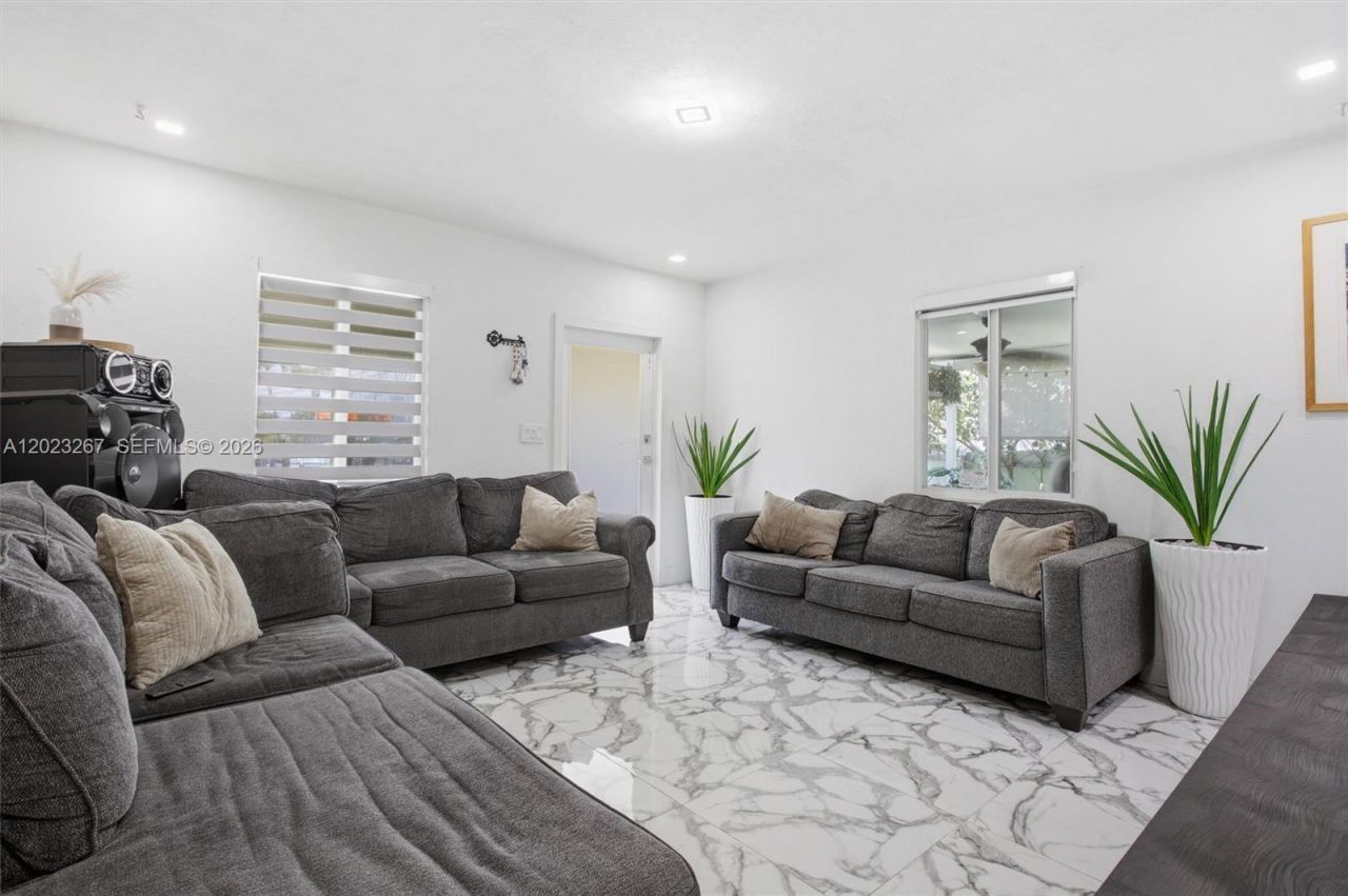 301 SW 36th Ave, Miami, FL 33135 Photo