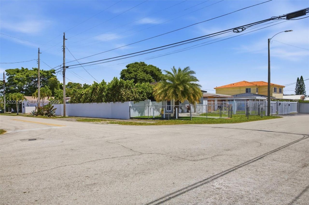 301 SW 36th Ave, Miami, FL 33135 Photo