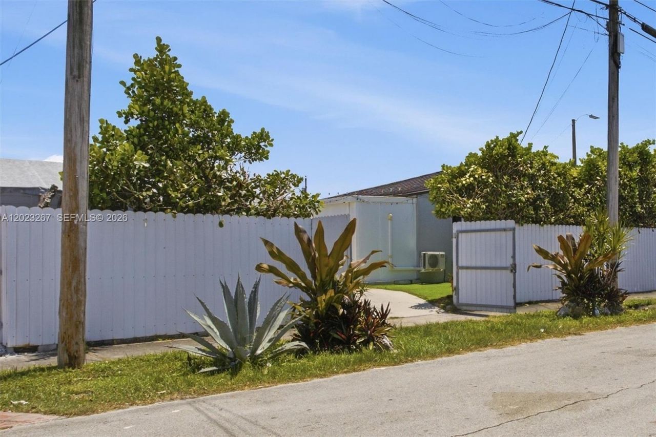 301 SW 36th Ave, Miami, FL 33135 Photo