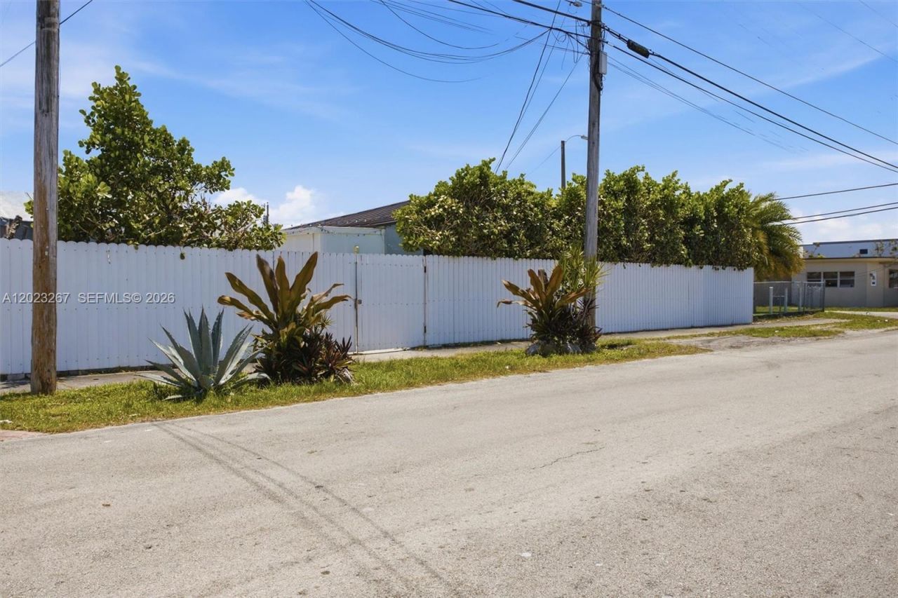 301 SW 36th Ave, Miami, FL 33135 Photo