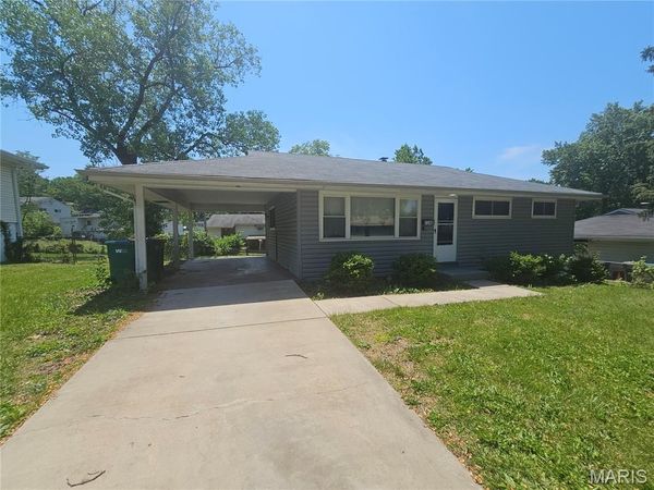 7748 Paddington Drive , St Louis, MO 63121