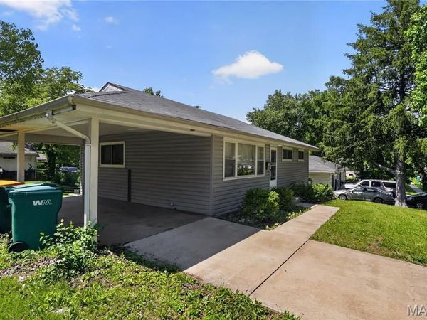 7748 Paddington Drive , St Louis, MO 63121