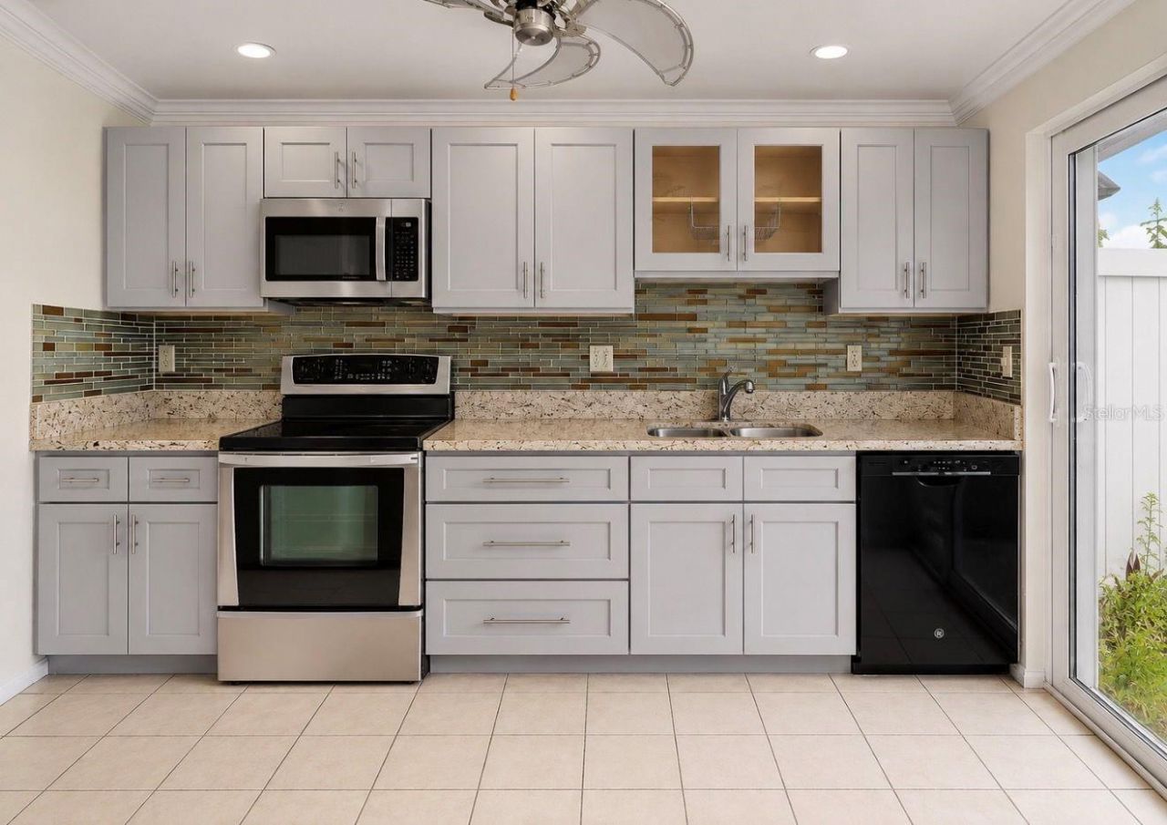3506 Auburn Court, Unit 230, Sarasota, FL 34231 Photo
