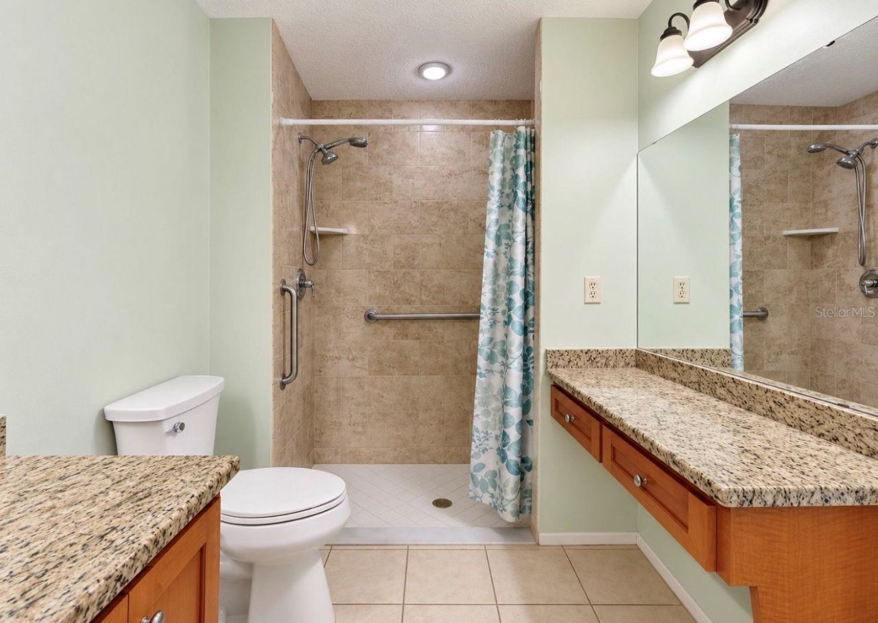 3506 Auburn Court, Unit 230, Sarasota, FL 34231 Photo