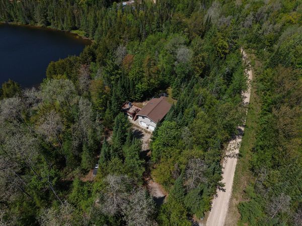 1725 E Lake Circle, Barton City, MI 48705