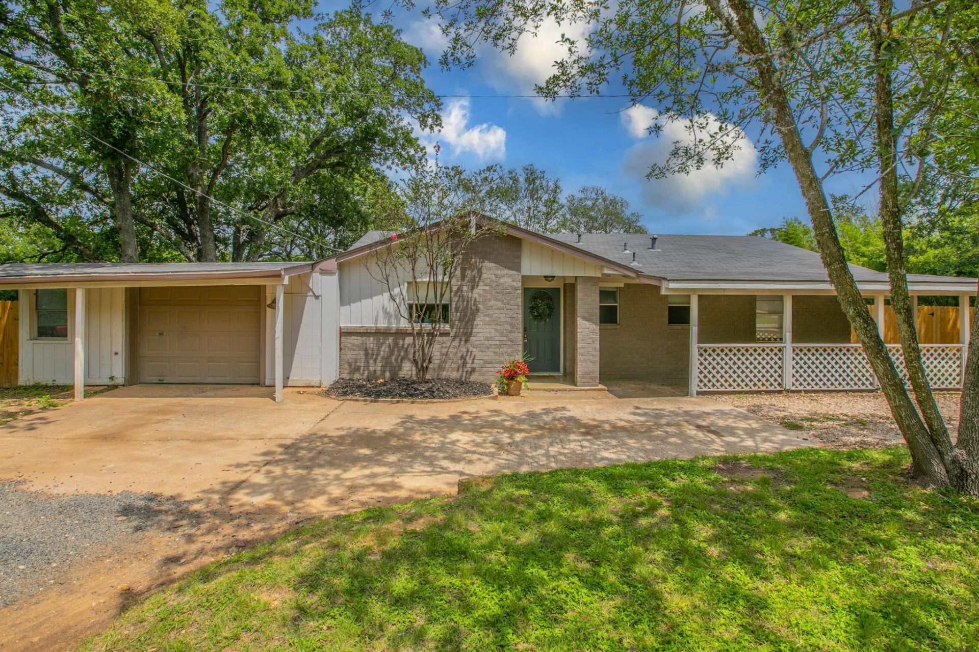 251 Cool Water Dr, Bastrop, TX 78602 Main Photo