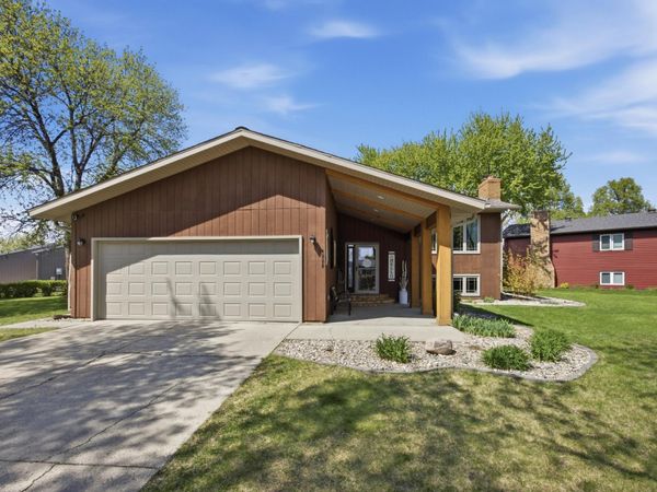 1808 Prairie Lane S, Fargo, ND 58103