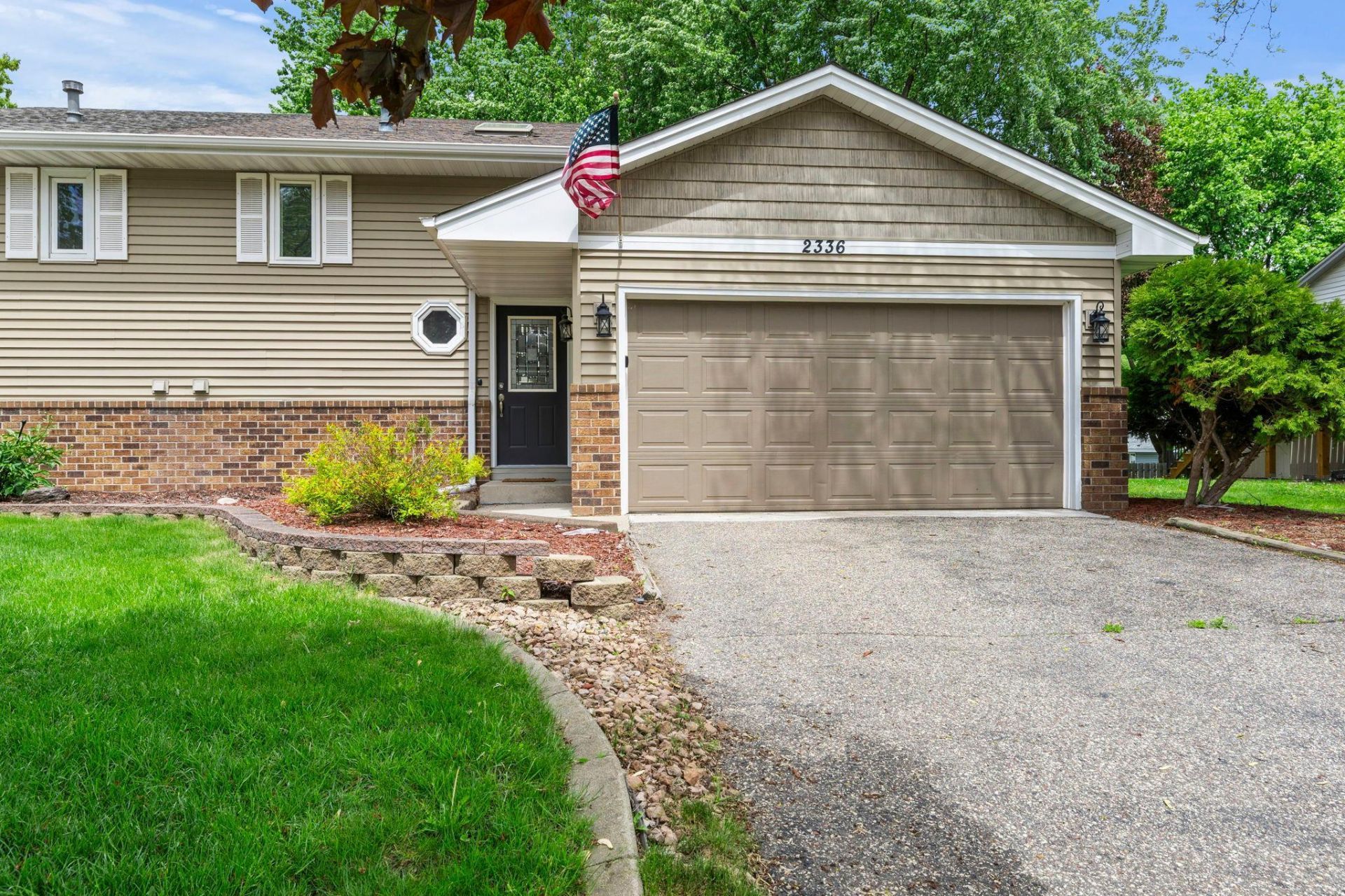 2336 Hale Avenue N, Oakdale, MN 55128 Main Photo