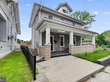 10 LAUREL STREET, PINE GROVE, PA 17963