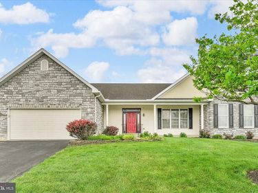 104 WALNUT DR W, BERNVILLE, PA 19506