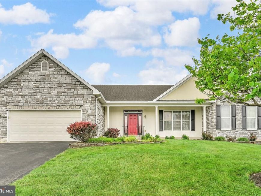 104 Walnut Dr W, Bernville, PA 19506 Main Photo
