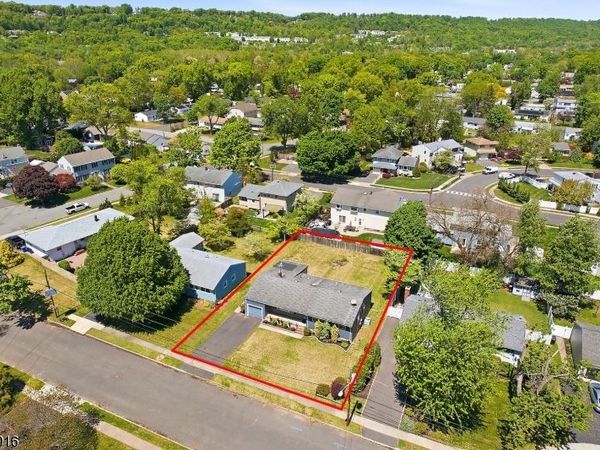 154 Mulberry Ln, Middlesex, NJ 08846