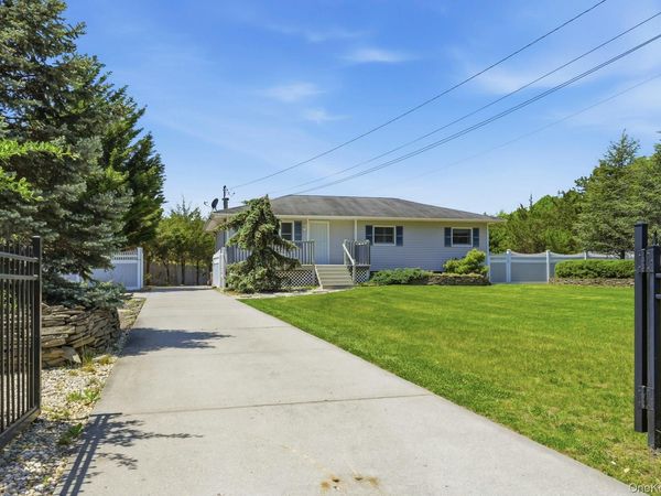1072 Connetquot Avenue , Central Islip, NY 11722