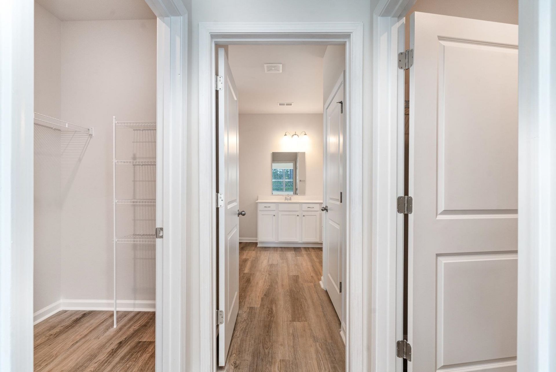 993 Ireland Dr. Photo 15