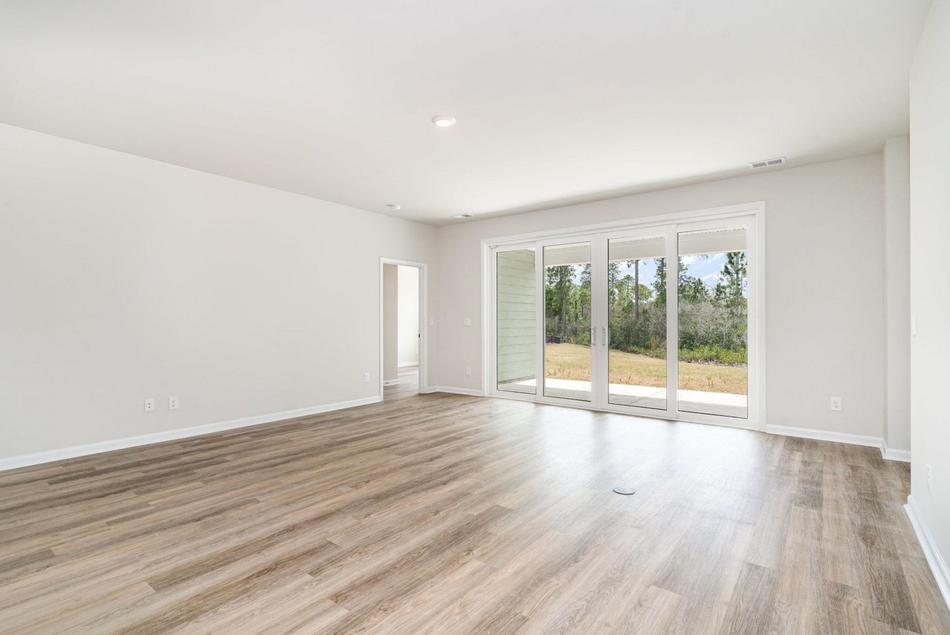 993 Ireland Dr. Photo 4
