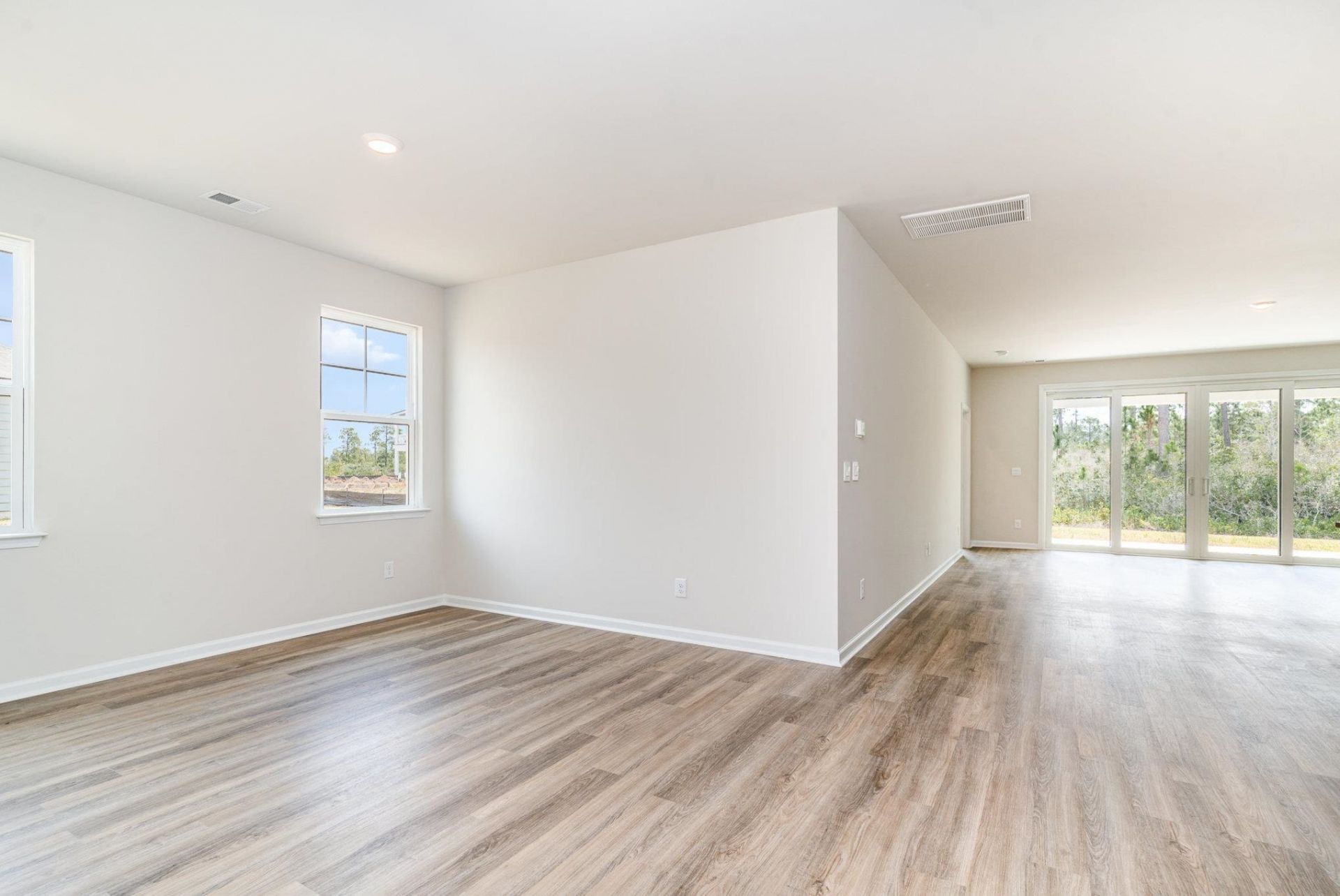 993 Ireland Dr. Photo 6