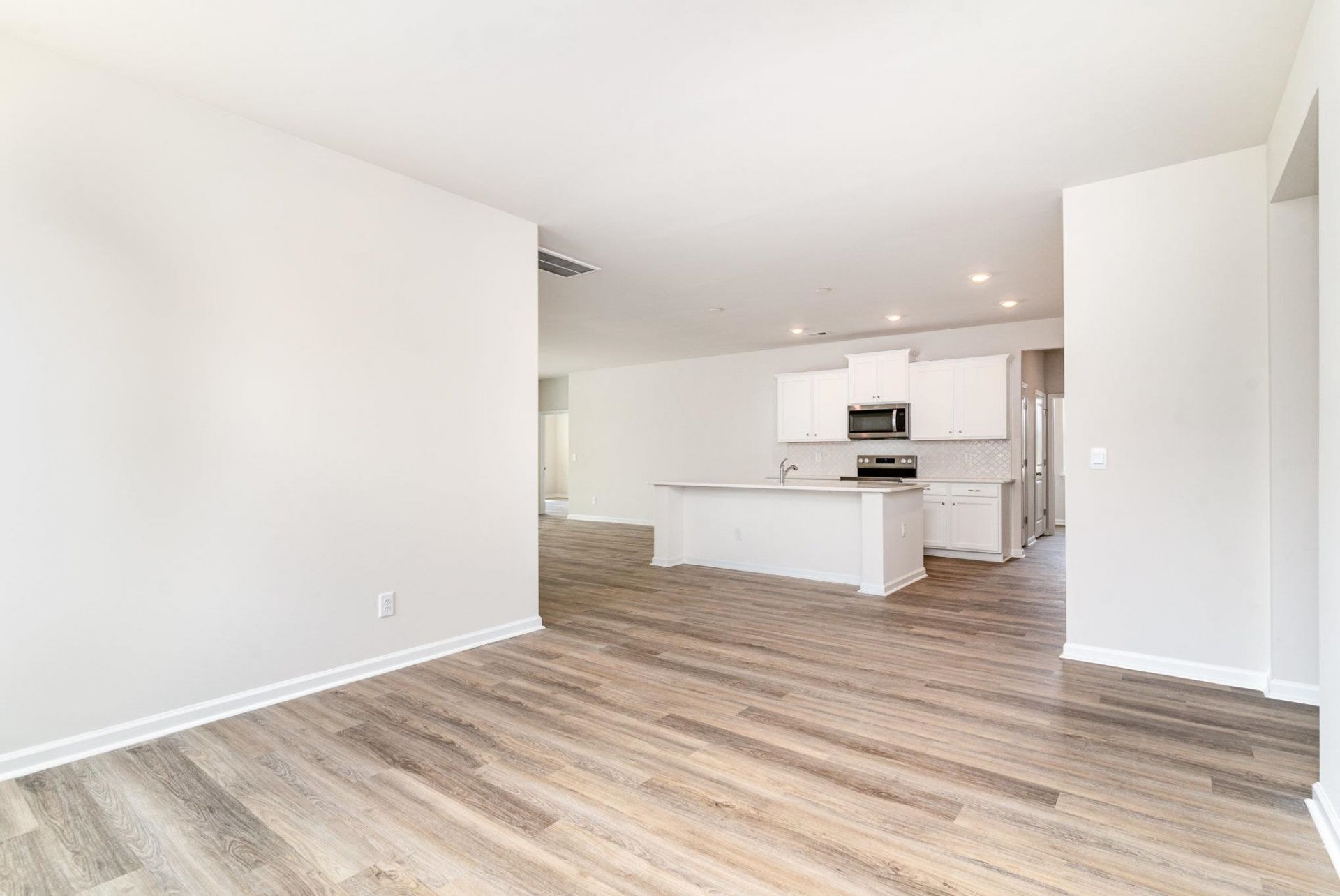 993 Ireland Dr. Photo 8