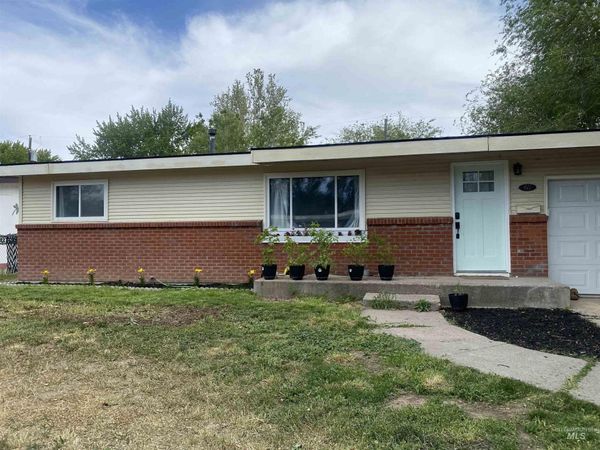 411 Chestnut, Mountain Home, ID 83647