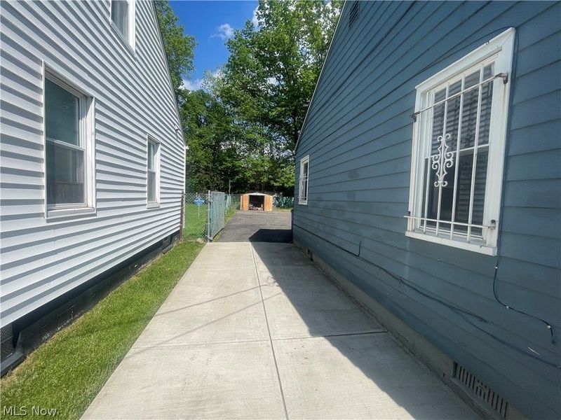 4423 E 141st Street, Cleveland, OH 44128 Photo 2