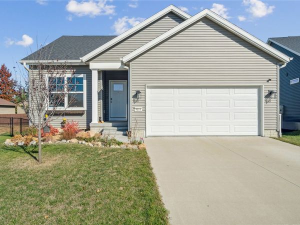 9014 Grand Oaks Drive NE, Cedar Rapids, IA 52402