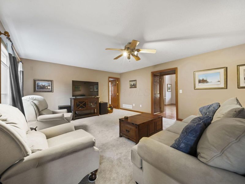 525 Gleneagles Drive, Newark, OH 43055 Photo 12