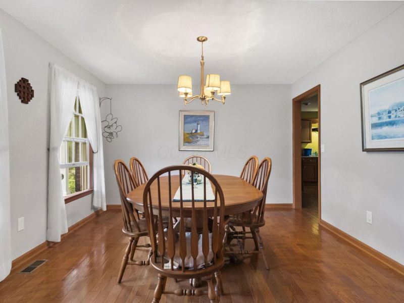525 Gleneagles Drive, Newark, OH 43055 Photo 8