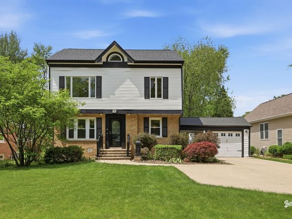 36 N Ashland Avenue , Palatine, IL 60074