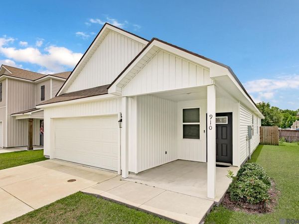 910 Drago Dr, Baton Rouge, LA 70820