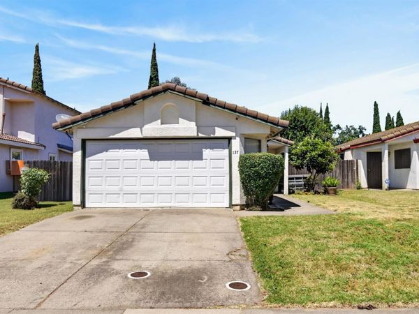 137 Majorca Cir, Sacramento, CA 95823