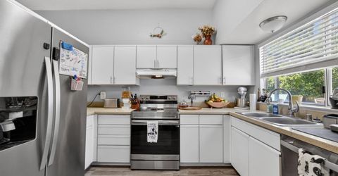 137 Majorca Cir, Sacramento, CA 95823 Photo