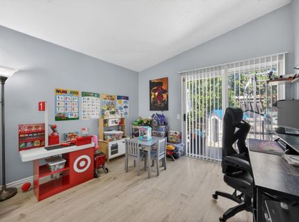 137 Majorca Cir, Sacramento, CA 95823 Photo