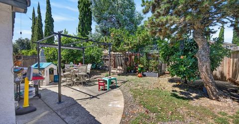 137 Majorca Cir, Sacramento, CA 95823 Photo