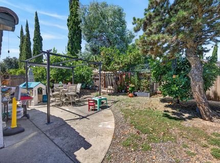 137 Majorca Cir, Sacramento, CA 95823 Photo