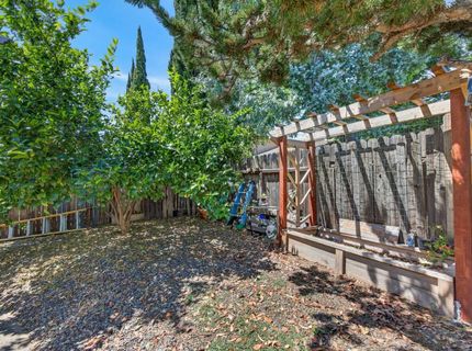137 Majorca Cir, Sacramento, CA 95823 Photo