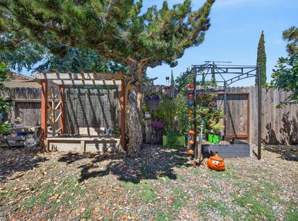 137 Majorca Cir, Sacramento, CA 95823 Photo