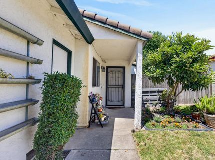 137 Majorca Cir, Sacramento, CA 95823 Photo