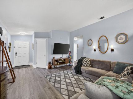 137 Majorca Cir, Sacramento, CA 95823 Photo