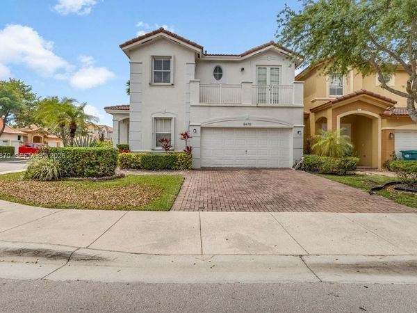 8610 NW 110th Ave , Doral, FL 33178