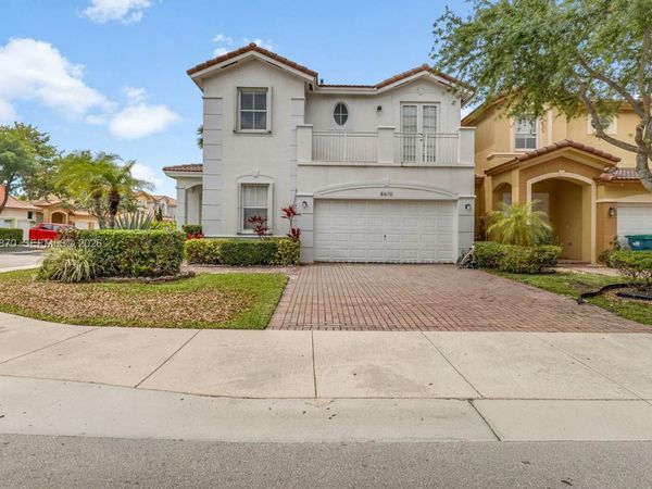 8610 NW 110th Ave, Doral, FL 33178